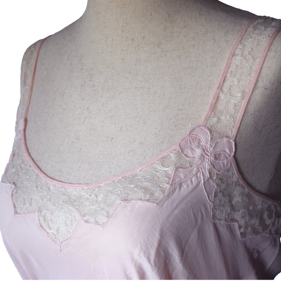 Antique 1950s Nightgown – Elegant Silky Bias Cut in Delicate Pink - Small - Picture 2 of 6